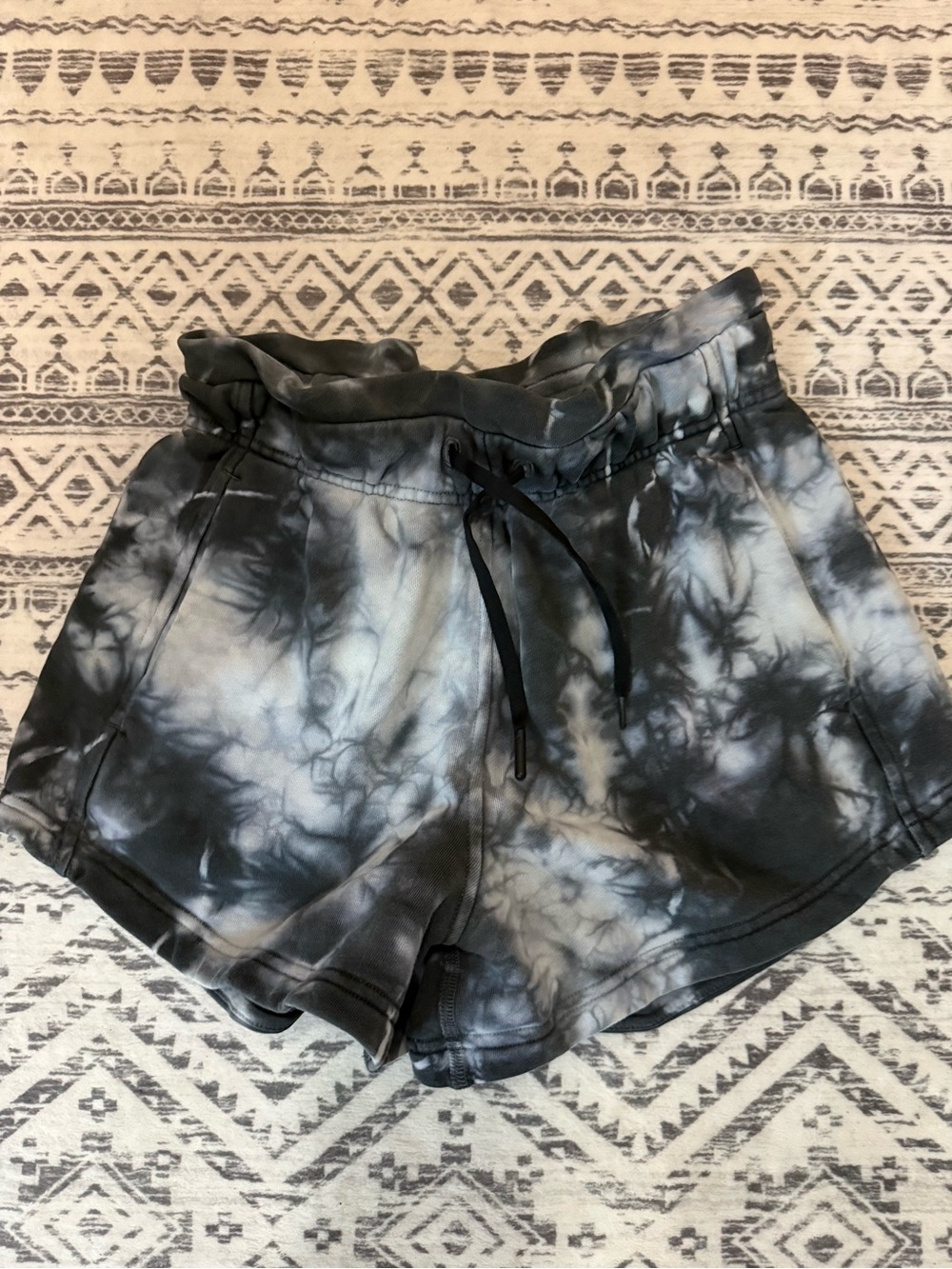 Lululemon Tie-Dye Lounge Shorts - Black & White
